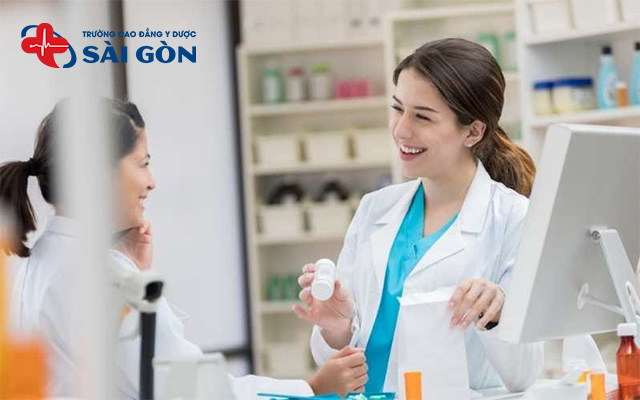 Con gái có nên làm trình dược viên?