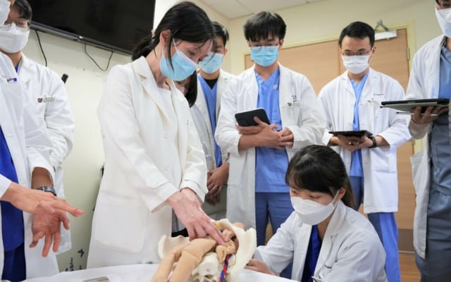 Học phí Y sĩ đa khoa năm 2026 có tăng không?